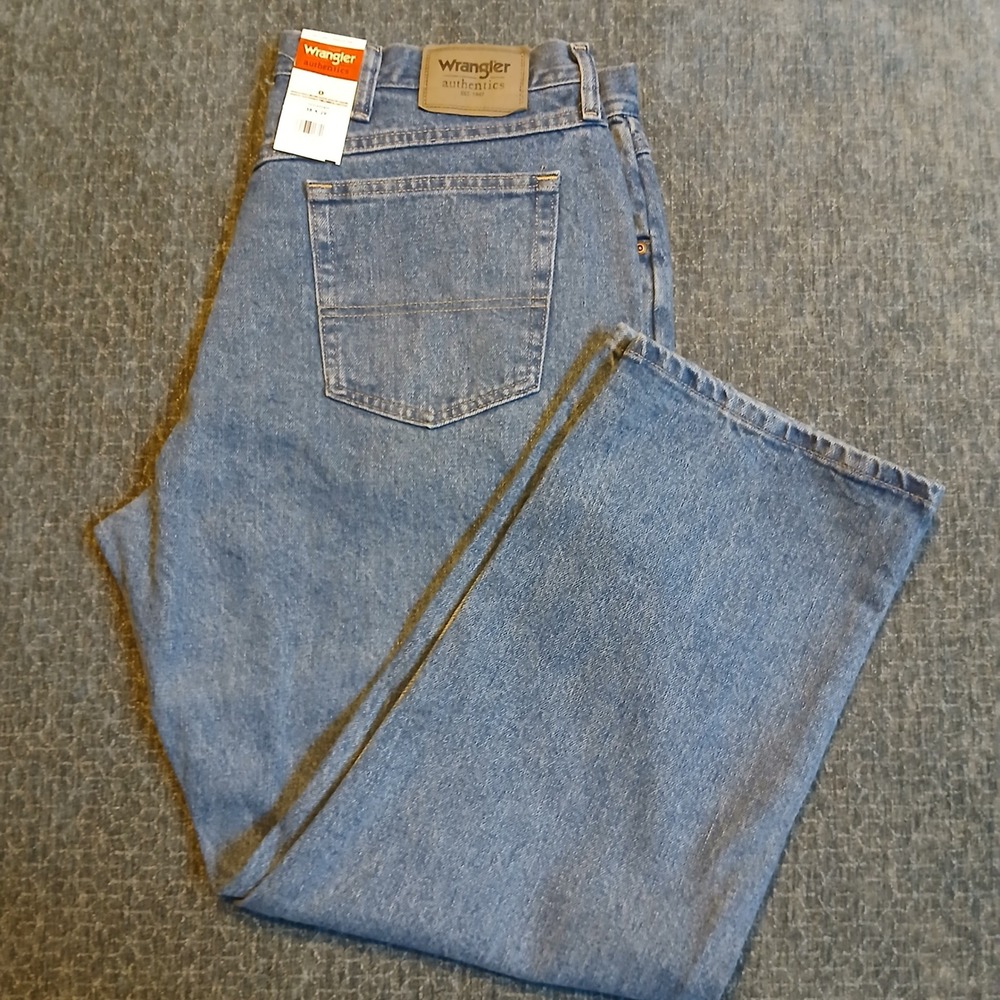 Wrangler Authentics Mens Relaxed Fit Jeans 38x29 Stonewash Blue NWT